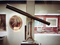 Το τηλεσκόπιό της συλλογή μουσείου Μπενάκη